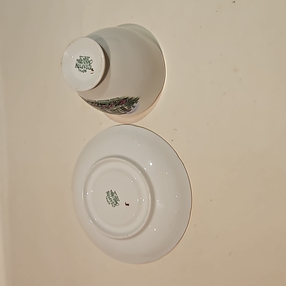 Royal Grafton tea cup and sauce - Picture 4 of 8